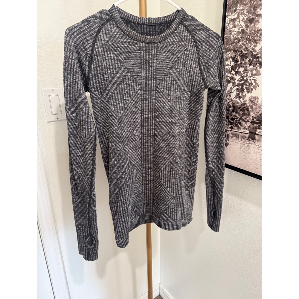 Lululemon Swiftly Tech Long Sleeve Crew Grey Geometric Knit Thumbholes Top SZ 4